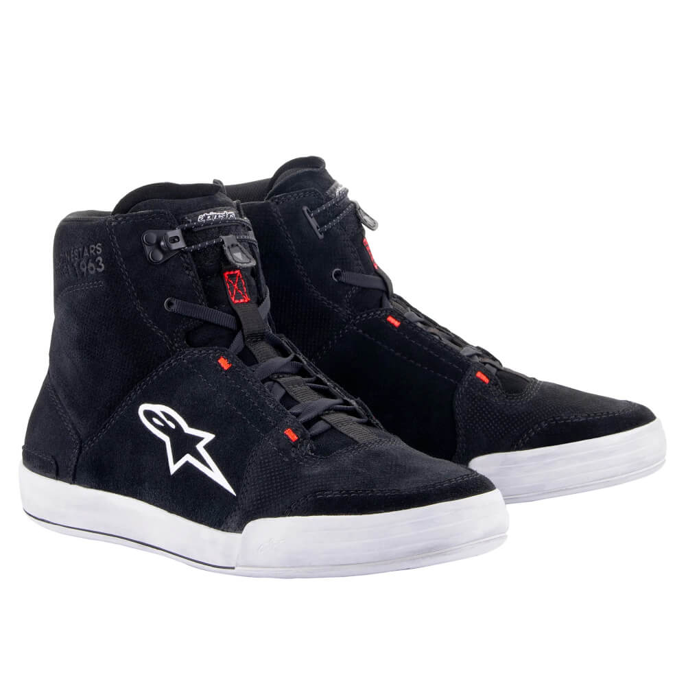 Alpinestars Chrome Shoes Black / Cool Grey | Front 3qtr | Honda Direct